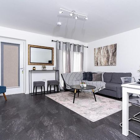 Spacious 3 Bedroom House In Glasgow City With Private Parking & Garden Екстер'єр фото
