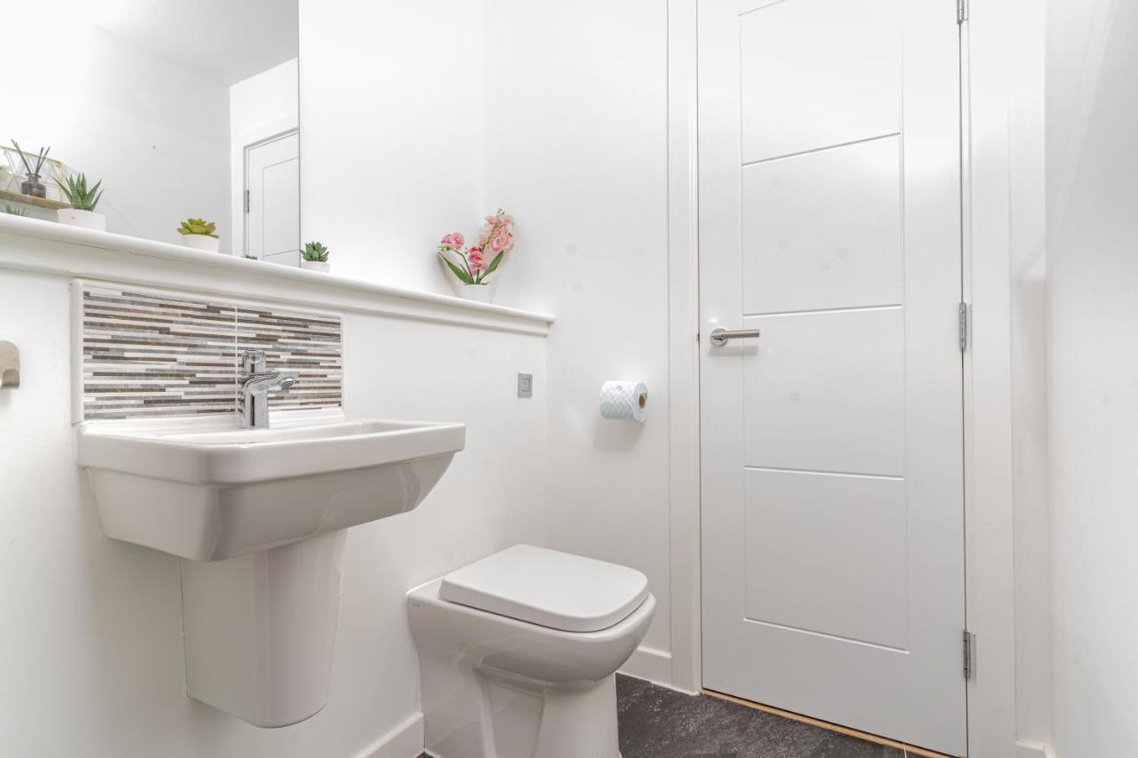 Spacious 3 Bedroom House In Glasgow City With Private Parking & Garden Екстер'єр фото